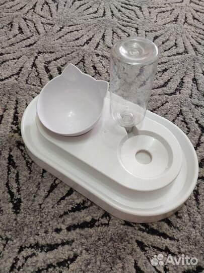 Кормушка для кошки с поилкой