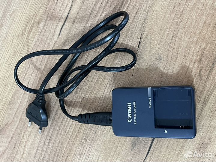 Компактный фотоаппарат Canon ixus 220 HS