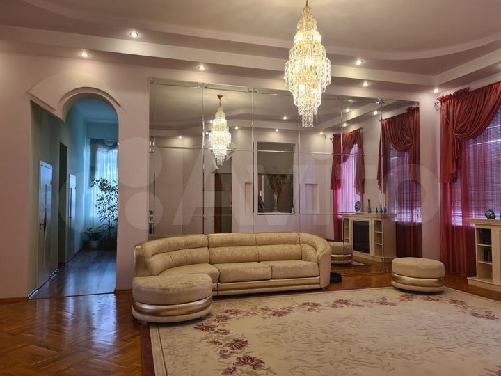 Коттедж 341,9 м² на участке 5,5 сот.