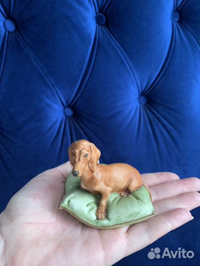 Статуэтка Каподимонте Такса на подушке Собака