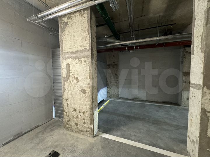Машиноместо, > 30 м²