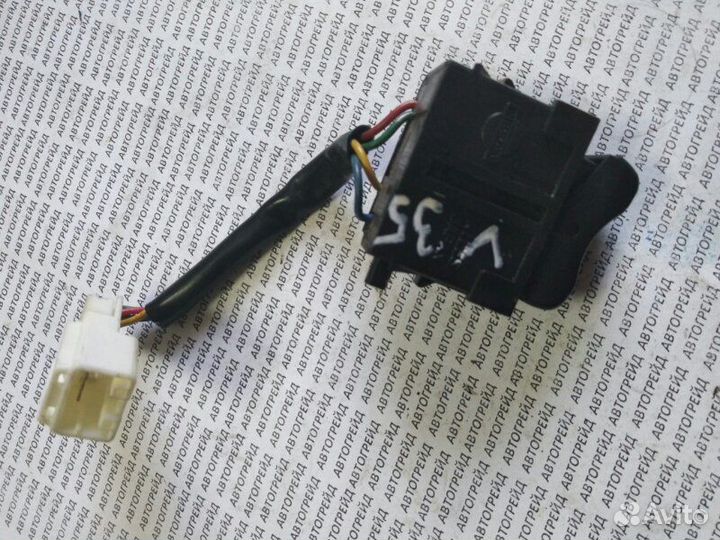 Кнопка Nissan Skyline V35