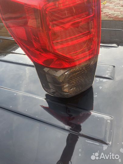 Залний левый фонарь на тойота тундра до 2013 года