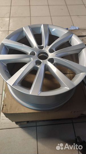 Диск R17 vag Passat B7 3AA601025AD 8z8