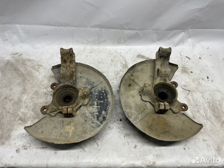 Поворотный кулак Audi 80 B3