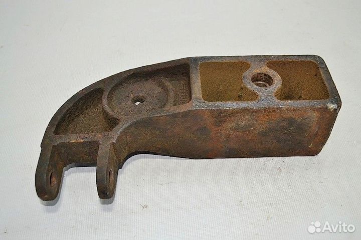 Кронштейн амортизатора переднего моста, нижний лев