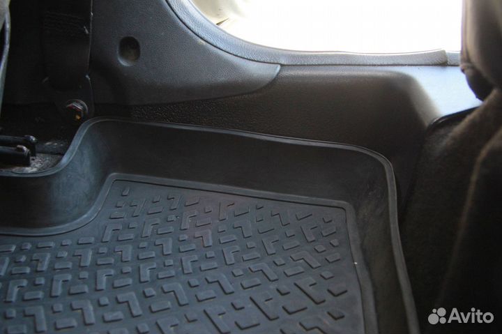 Накладки на ковролин порогов Рено Дастер 2010-2015