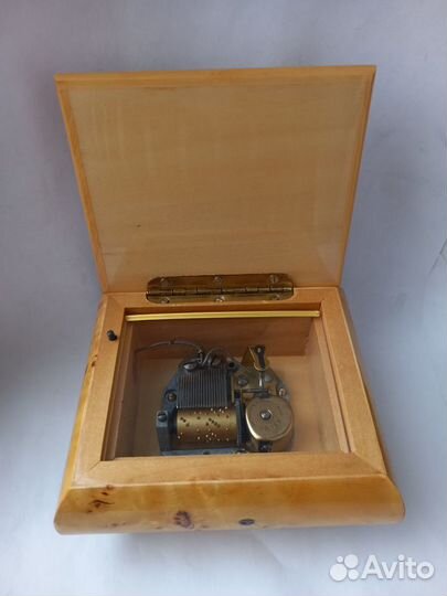 Старинная музыкальная шкатулка маркетри