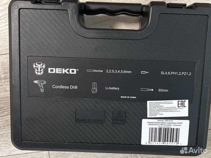 Навый шуруповерт, 2 акб, набор бит и сверел