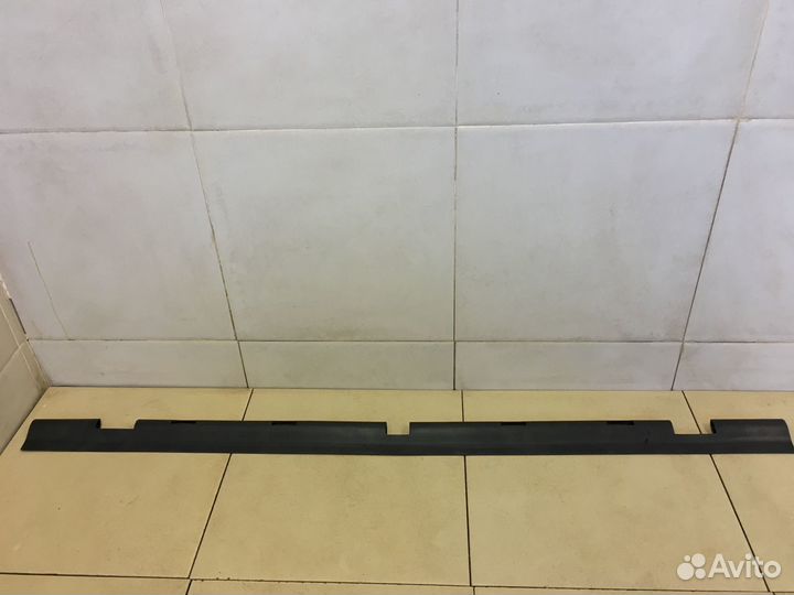 Уплотнитель (внутри) Hi Lux 2015