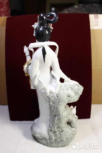 Статуэтка фарфоровая китайская Гейша Японка девушк