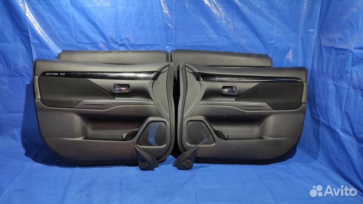 Б/У Б/У Обшивки дверные комплект Mitsubishi Out