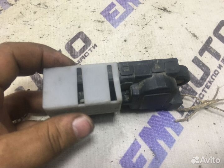 Активатор замка двери перед. левой Хендай Соната 4