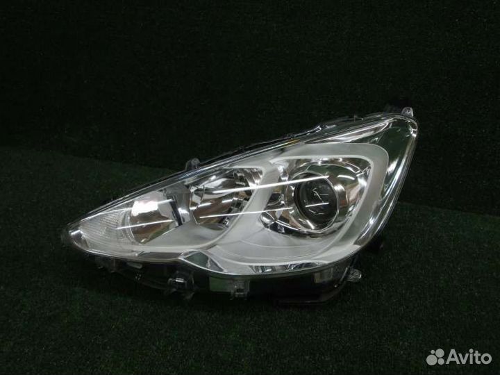 Фара левая Toyota Aqua NHP10