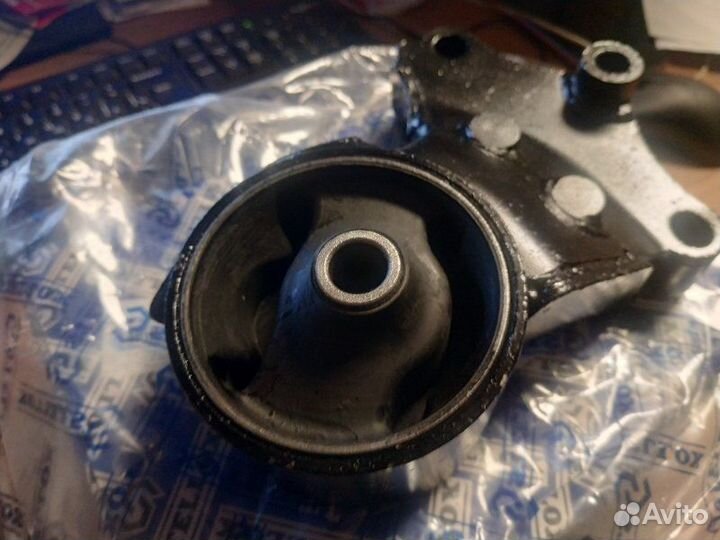Опора двигателя задняя Kia Spectra