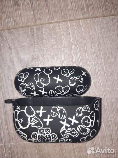 Чехол для airpods pro 2 kaws
