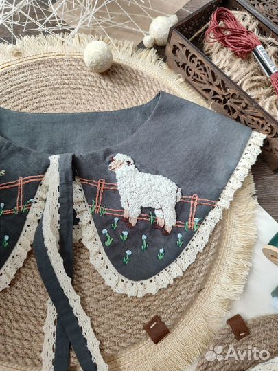 Воротничок с вышивкой