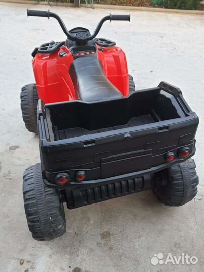 Детский квадроцикл на аккумуляторе