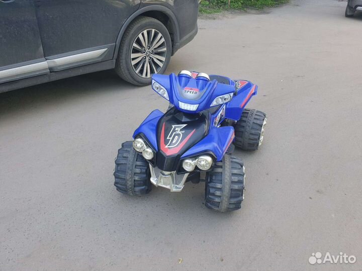 Детский квадроцикл на аккумуляторе