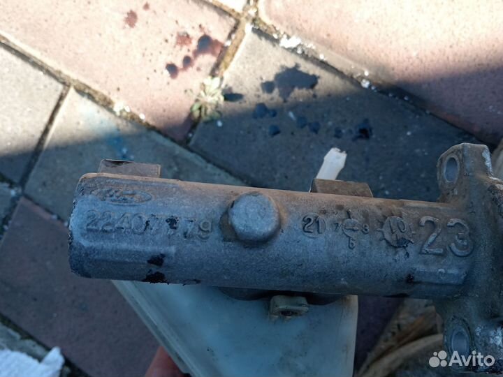 Главный тормозной цилиндр Ford Mondeo 3