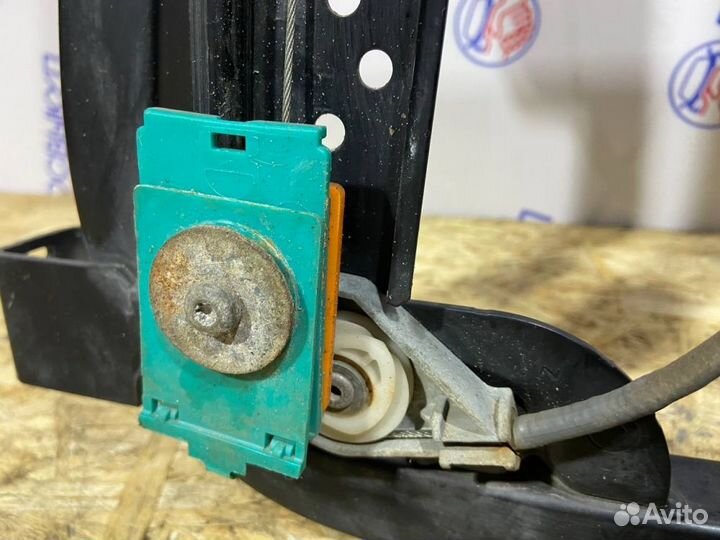 Стеклоподъемник Volkswagen Touareg 7L