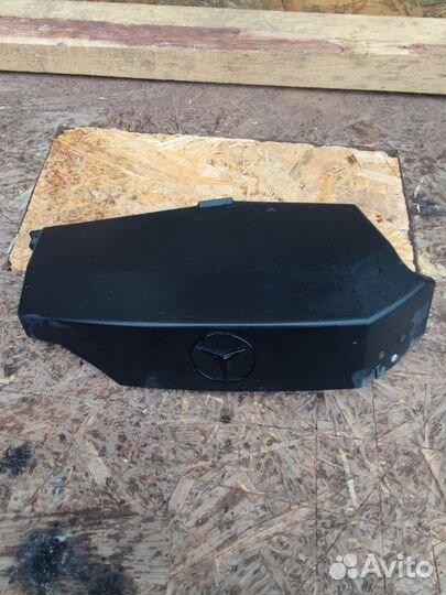 Пластик двигателя Mercedes w124