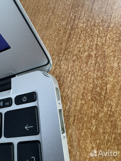 Apple MacBook Air (11-inch, Mid 2012)