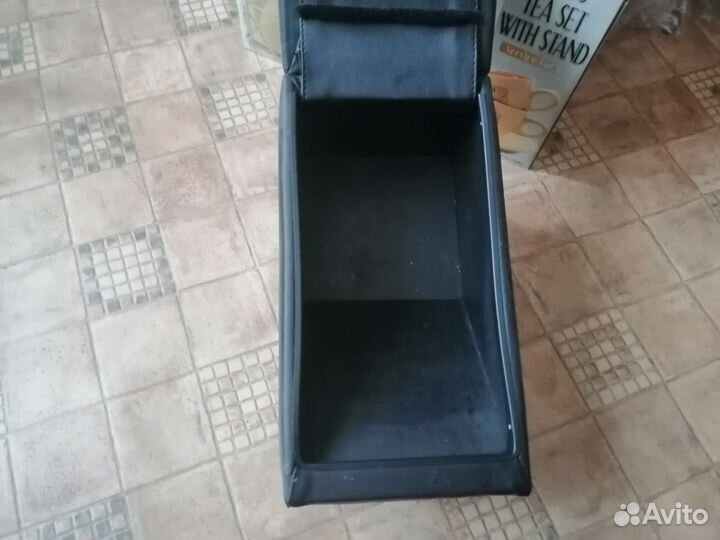 Подлокотник в автомобиль