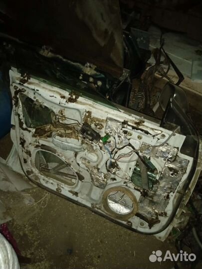 Subaru impreza дверь