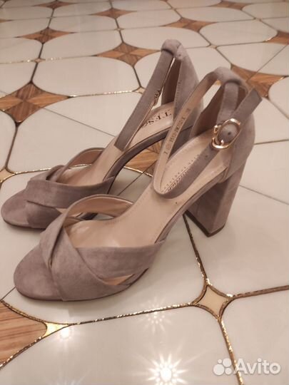 Босоножки 38р