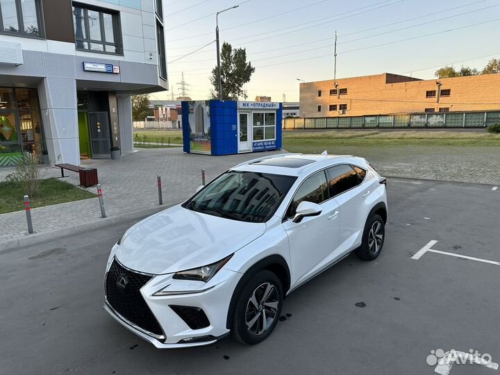 Lexus NX, 2020