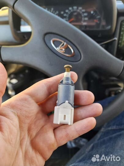 Датчик тормоза ваз (LADA)