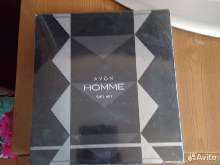 Туалетная вода, карандаши помада тушь