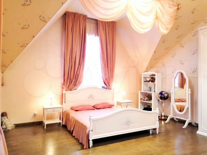 Дом 400 м² на участке 12 сот.