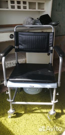 Кресло-каталка с туалетным устройством
