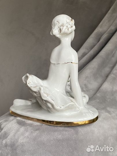 Фарфоровая Статуэтка