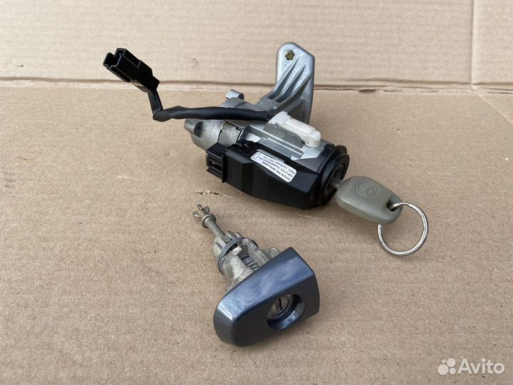 Замок зажигания Toyota Corolla 120