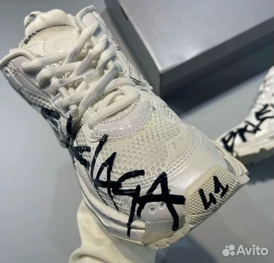 Balenciaga Runner graffiti