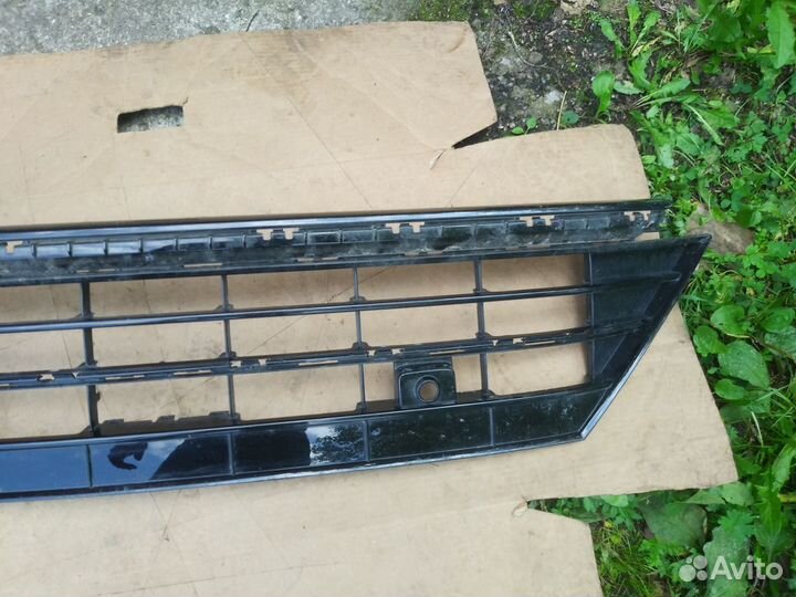 Решетка переднего бампера Volkswagen Tiguan 2
