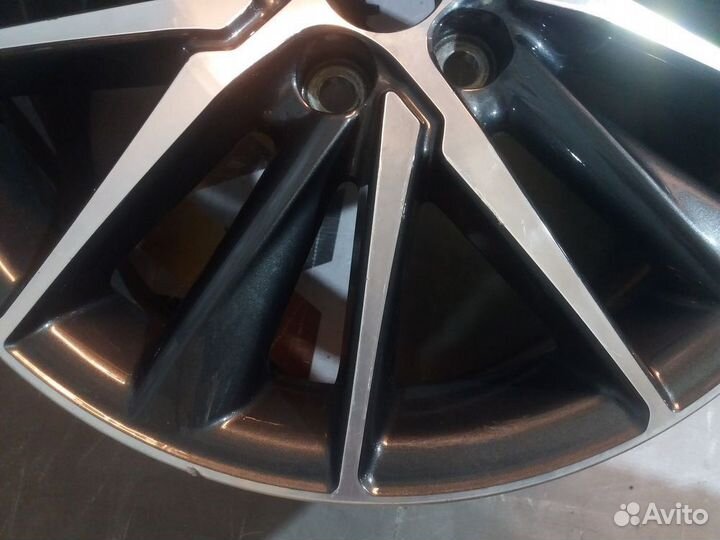 Диск toyota Camry V70 R18 8J ET50 Бу оригинал