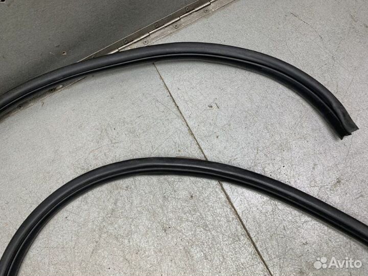 Уплотнитель двери передний правый Hyundai Solaris