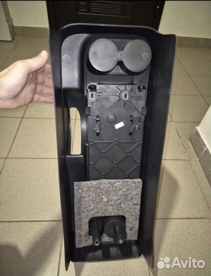 Подлокотник, центральна консоль