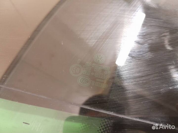 Стекло двери задней левой форточка Volkswagen Tigu
