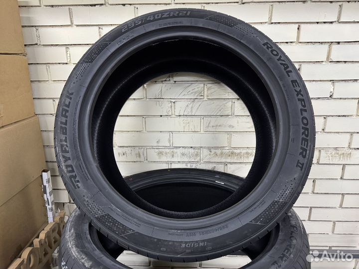 Royal Black Royal Explorer II 295/40 R21 111Y