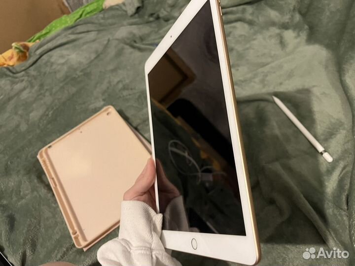 Apple iPad 8 розовый 128гб + pencil 1 поколения