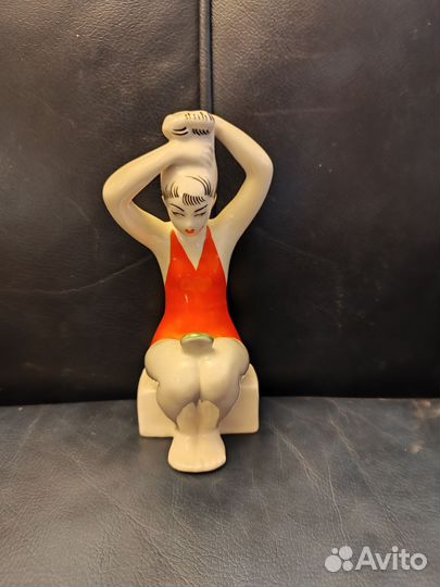 Фарфоровая статуэтка, девушка с зеркалом, 15 см