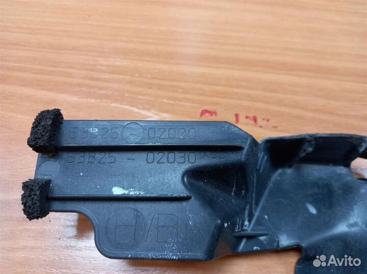 Накладка крыла Toyota Auris ZRE151 1ZR-FE 2008