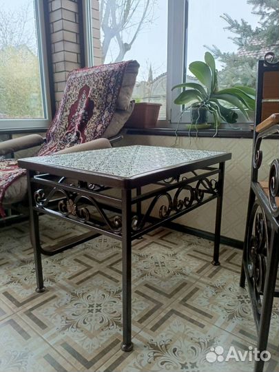 Подставка для цветов, столик