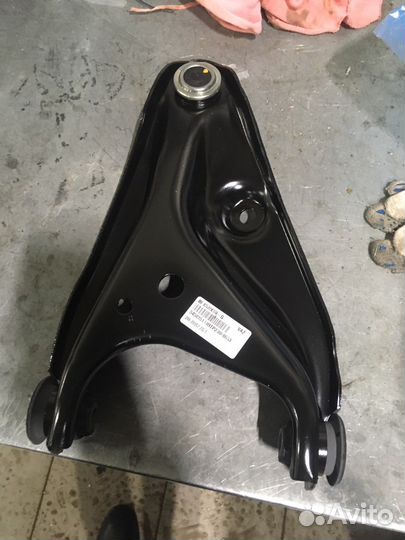 Рычаг левый Лада Ларгус