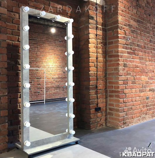 Гримерное зеркало с подсветкой